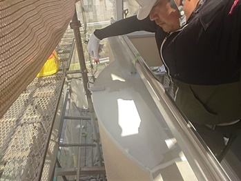 ケンエース塗布1回目笠木 (2).jpeg