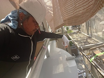 ケンエース塗布2回目笠木 (1).jpeg