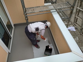 ベランダリボール防水上塗り (1).jpeg