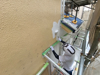 外壁　アンダーフィーラー塗布 (1).jpg