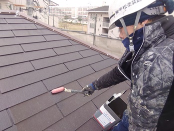 角田和弘_20220207_0017_屋根_シーラー塗布.jpeg
