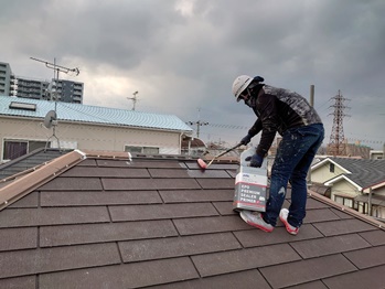 角田和弘_20220207_0019_屋根_シーラー塗布.jpeg