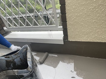 青山哲也_20220613_0079_ベランダ_防水プライマー塗布.jpeg
