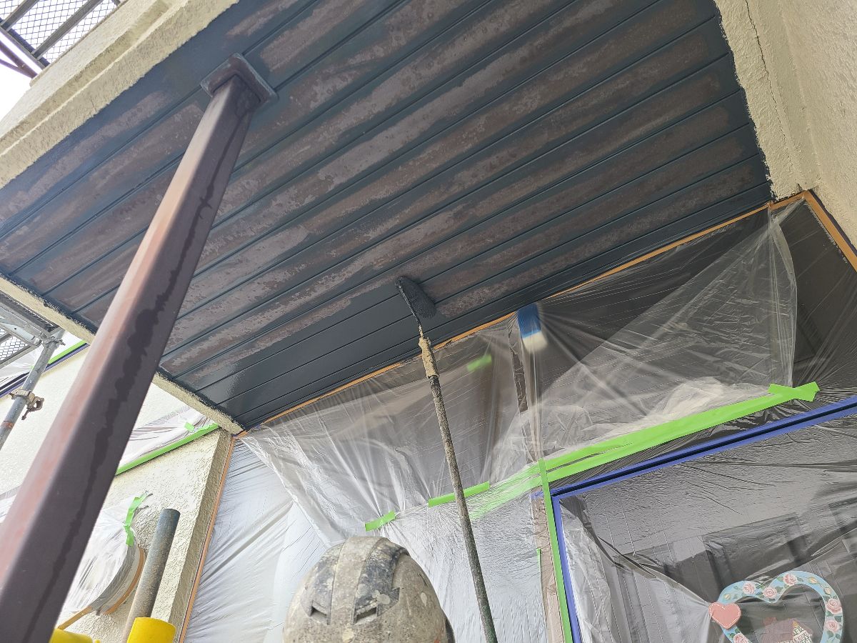 鹿児島章様邸_20221203_0071_軒天_JPMフッ素UVコート塗布１回目.jpeg