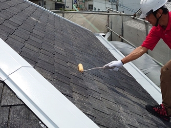 008屋根 シーラー塗布_h_sama_shijonawate_20200916 (1).JPG