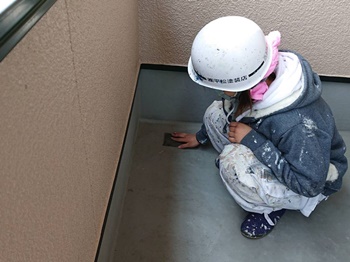 014ベランダ防水プライマー塗布1587681032035.JPEG