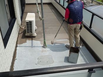 036ベランダ 防水下塗り_h_sama_shijonawate_20200916 (1).JPG
