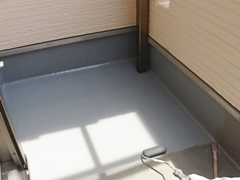 051ベランダ 防水上塗り (1)_heguri_Asama_202008.JPEG