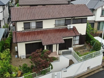 アステックペイント シリコンREVO1000で塗り替えさせていただきました。