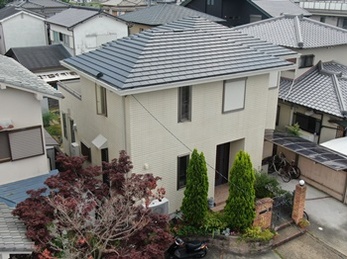 外壁　山本窯業 ネオフレシュティアラS　屋根　JPM フッ素UVコートで塗り替えさせていただきました。