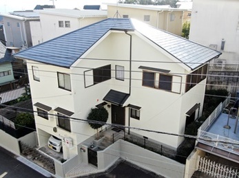 外壁　アステックペイント シリコンREVO1000　屋根　日本ペイント ファインシリコンベストで塗り替えさせていただきました。