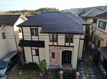 外壁 アステックペイントリファインMF 　屋根 JPMフッ素UVコートで施工させていただきました。