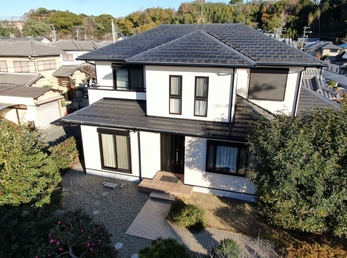 外壁 アステックペイントリファインMFで施工さていただきました。