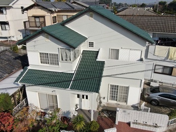 外壁・超低汚染ﾌﾟﾗﾁﾅﾘﾌｧｲﾝ2000MF-IR、屋根・ｽｰﾊﾟｰｼｬﾈﾂｻｰﾓFで施工させていただきました。
