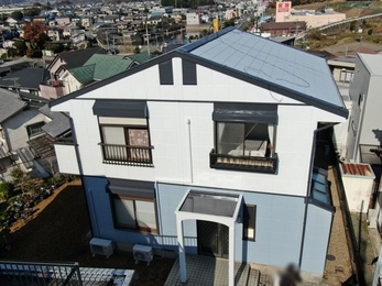 外壁・ﾌﾟﾗﾁﾅｼﾘｺﾝREVO2000-IR、屋根・ﾌｧｲﾝﾊﾟｰﾌｪｸﾄﾍﾞｽﾄで施工させていただきました。