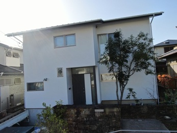 外壁・超低汚染ﾌﾟﾗﾁﾅﾘﾌｧｲﾝ2000Si-IR、屋根・マックスシールドで施工させていただきました。